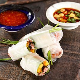 Китайські спрінг-роли з яловичиною та манго