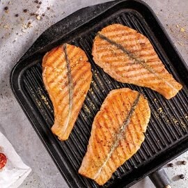 Лосось на грилі із кольрабі з чорізо