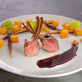 Сідло з баранини з виноградною підваркою та соусом з червоного вина Сідло з баранини з виноградною підваркою та соусом з червоного вина