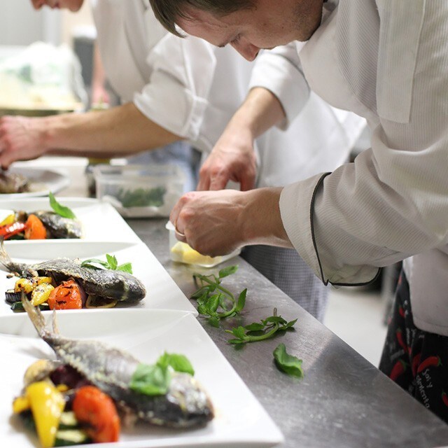 Як прикрашати та декорувати їжу — обов’язкові інструменти та приладдя