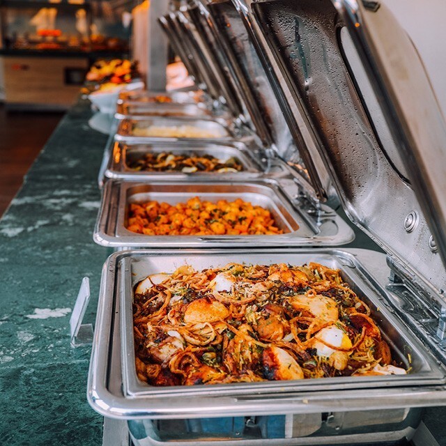 Як зберегти смак страв, що подаються у спеціальних ємностях з підігрівом?