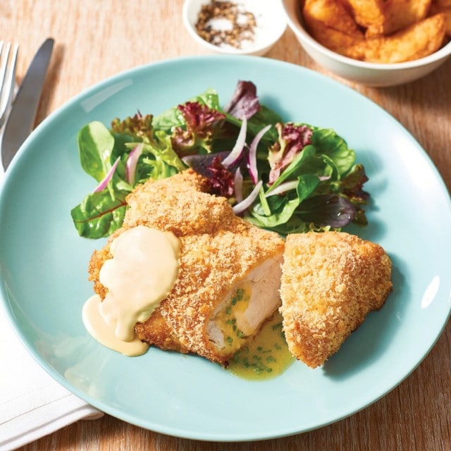 Оброблення м’яса: як розрізати птицю, не розрубуючи кісток, та розділити її на порційні шматки